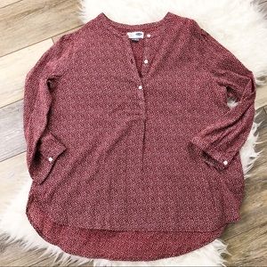 Closet closing 4/15, make offer! Maroon and White Old Navy Geometric Print Tu…